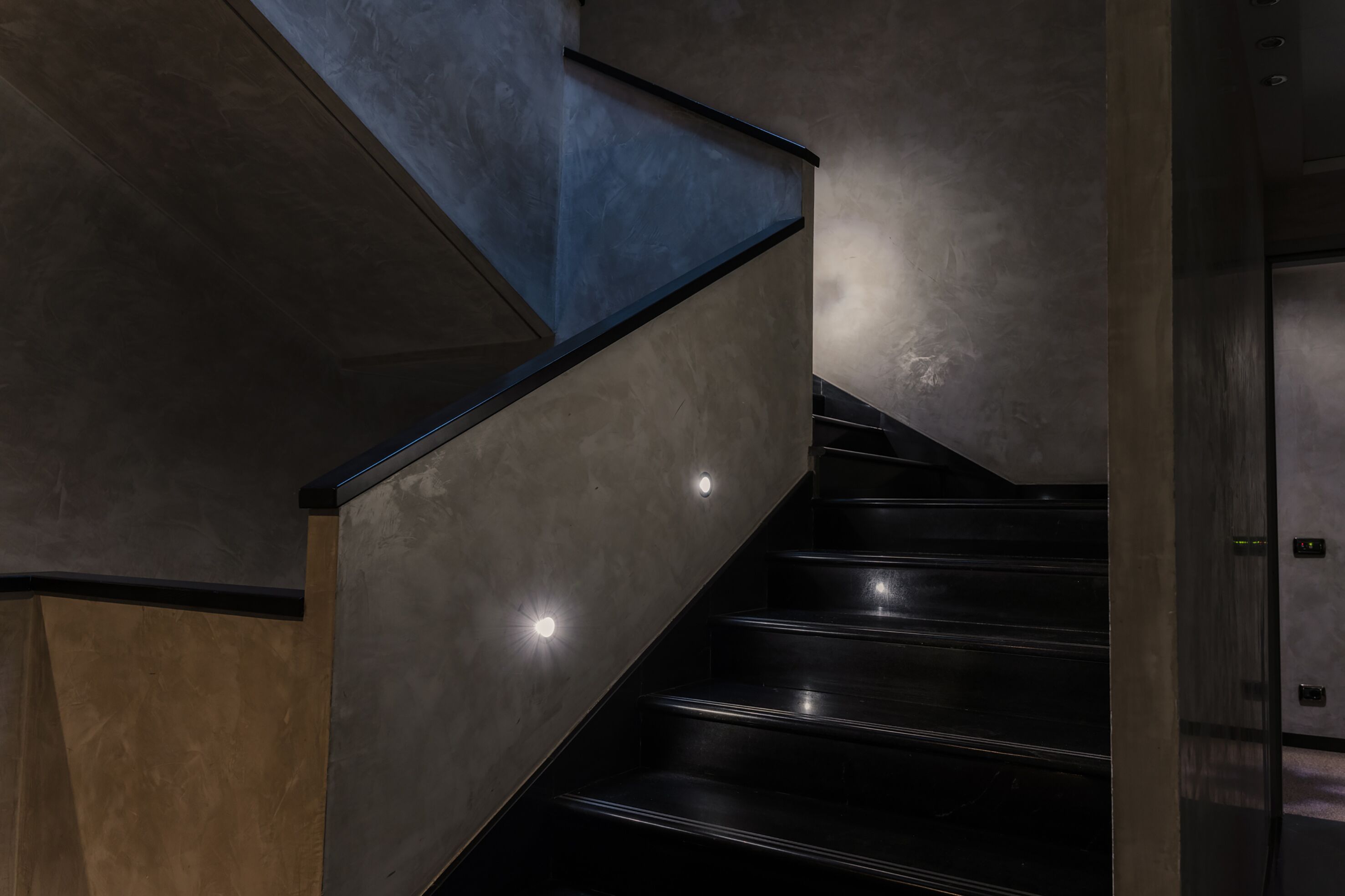 handrails in stairways