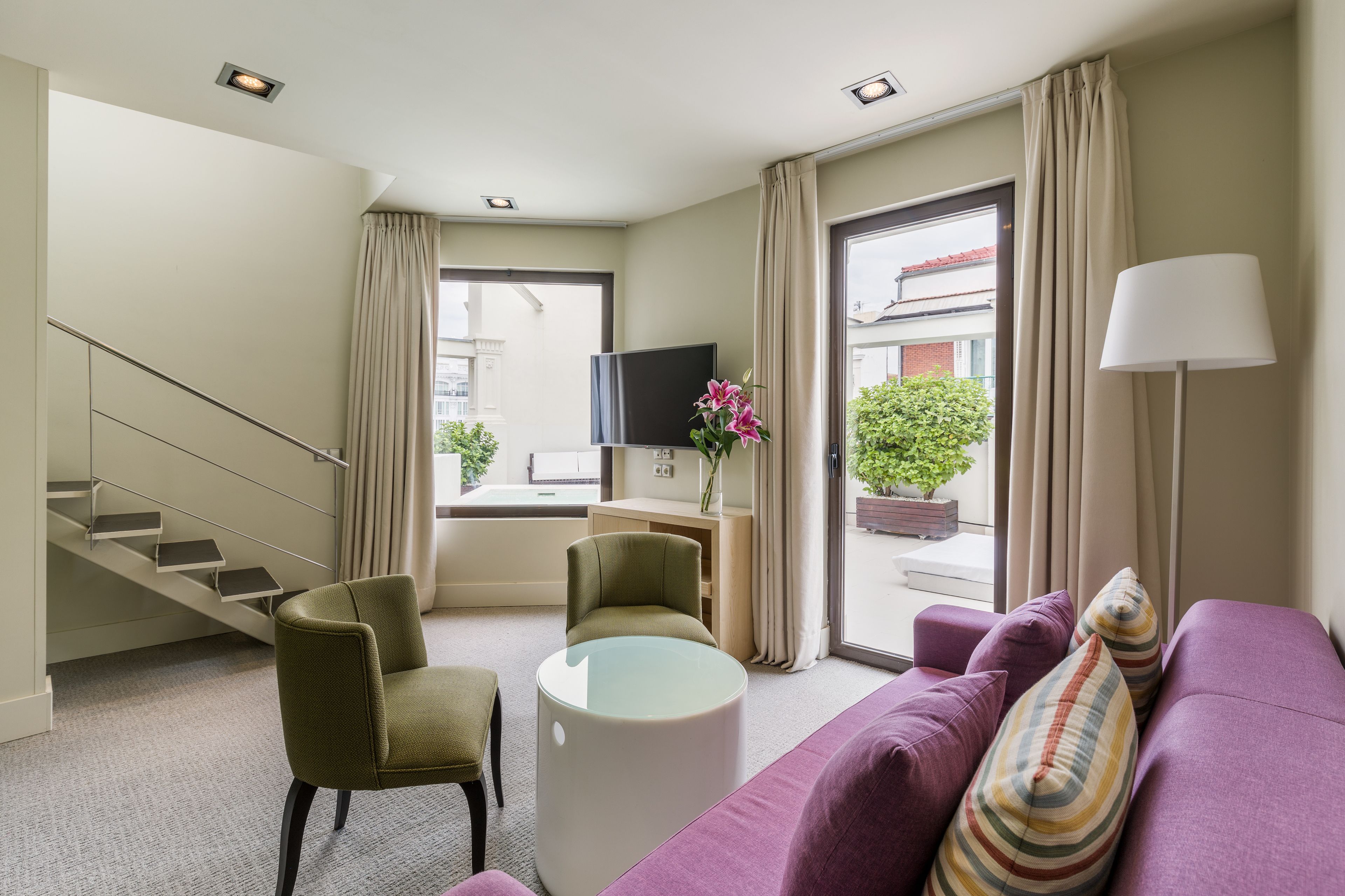 suite | living area | flat-screen tv