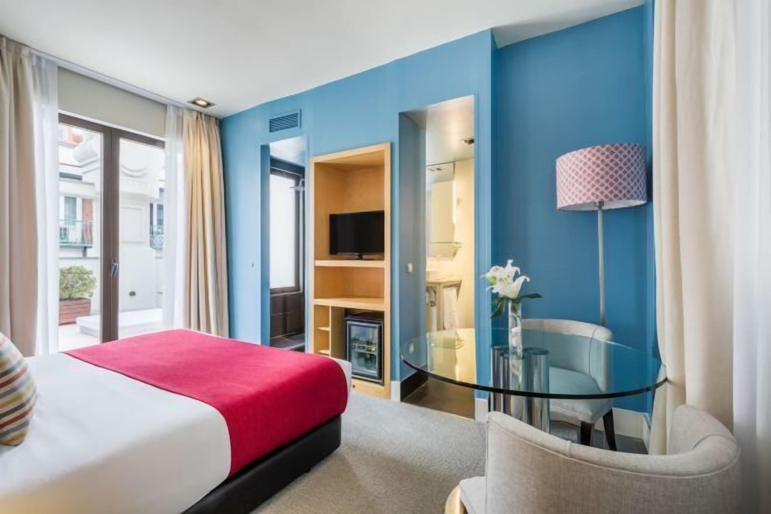 Minibar, in-room safe, desk, blackout curtains