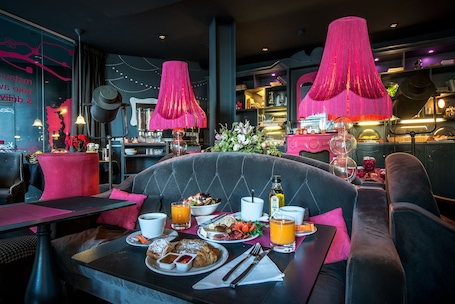 Daily buffet breakfast (EUR 14.95 per person)