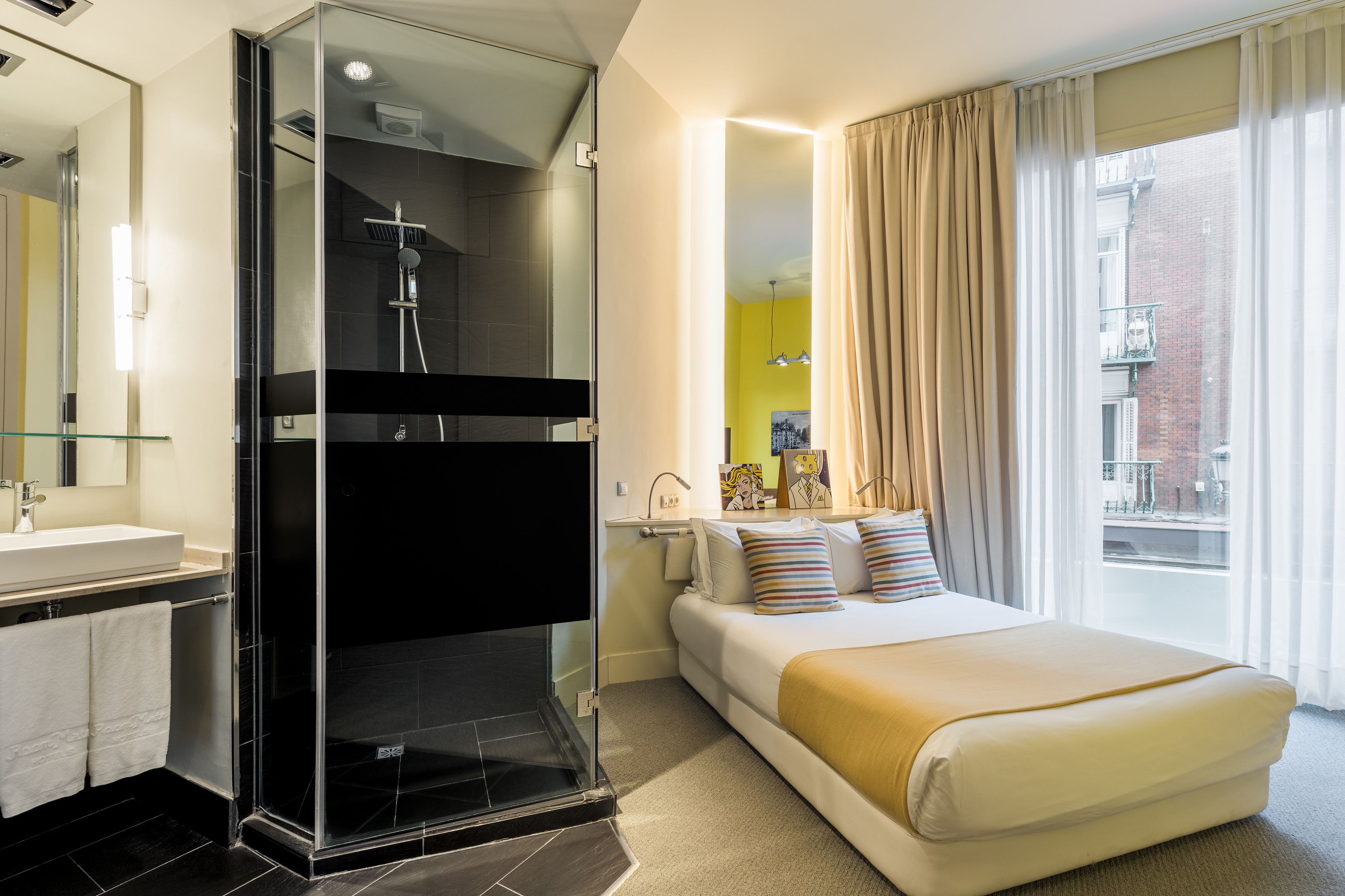 standard room | 1 bedroom, minibar, in-room safe, desk