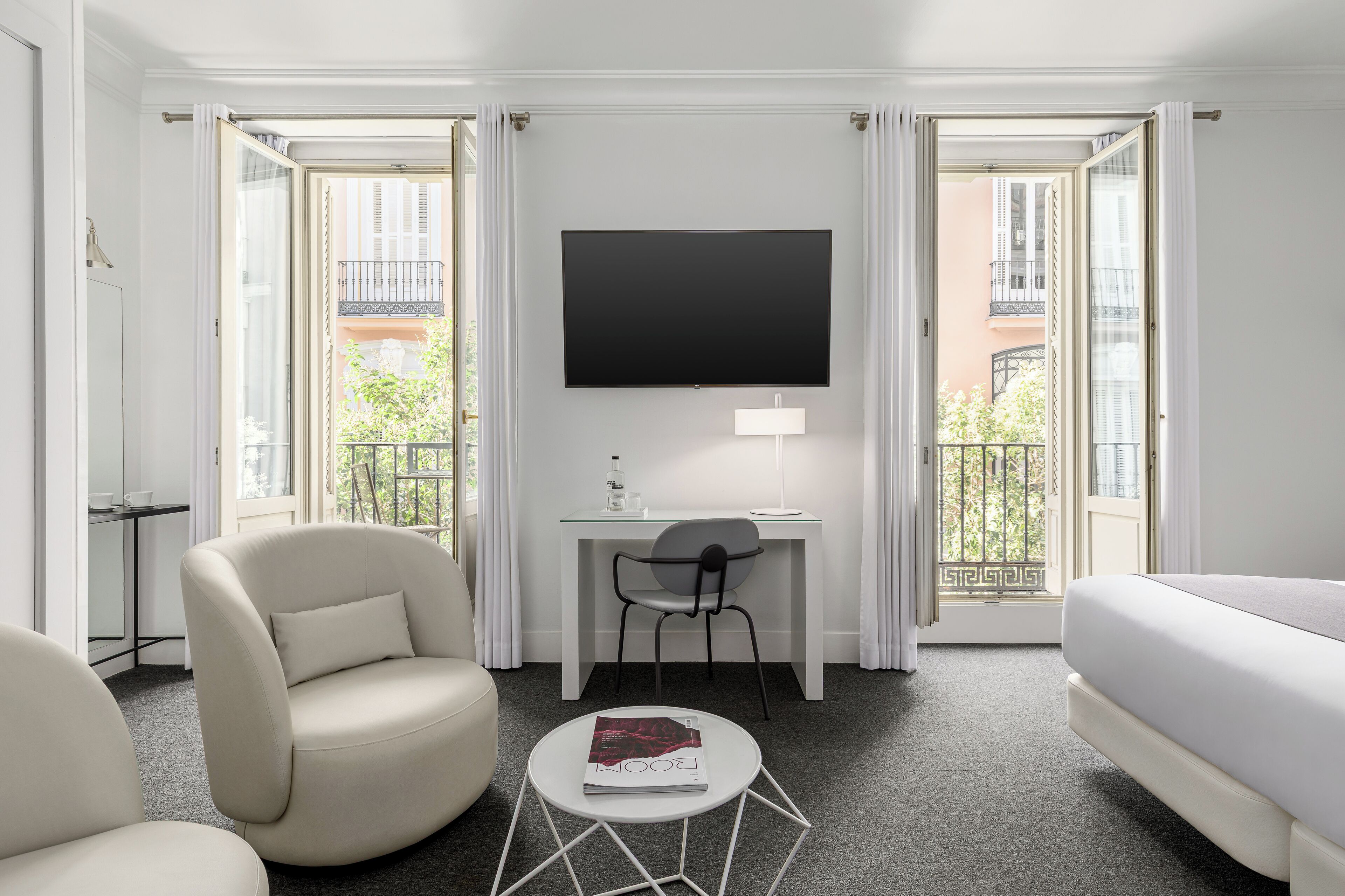 Suite junior, 1 cama King size | Minibar, caja de seguridad en la habitación y escritorio 