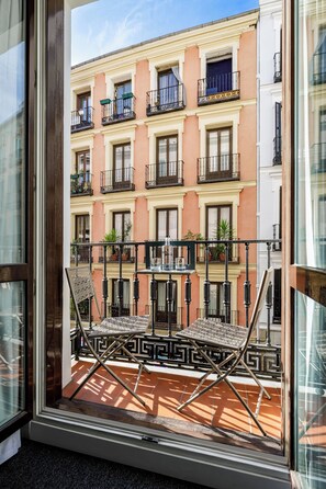 Minibar, in-room safe, desk, soundproofing - Room Mate Mario, Madrid (Madrid)