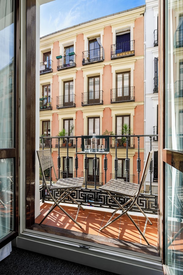 Executive szoba, 1 king (extra méretű) franciaágy | Minibár, széf a szobában, íróasztal és hangszigetelés