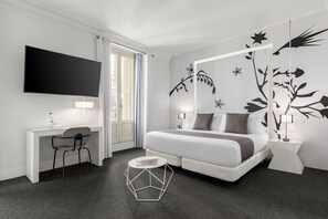 Junior Suite, 1 King Bed | Minibar, in-room safe, desk, soundproofing - Room Mate Mario, Madrid (Madrid)