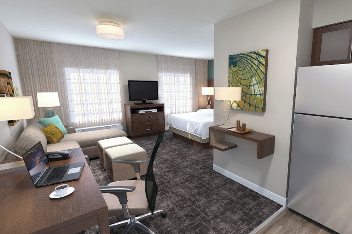 Studio Suite, 1 Queen Bed with Sofa bed, Kitchen | Premium bedding, desk, laptop workspace, blackout drapes