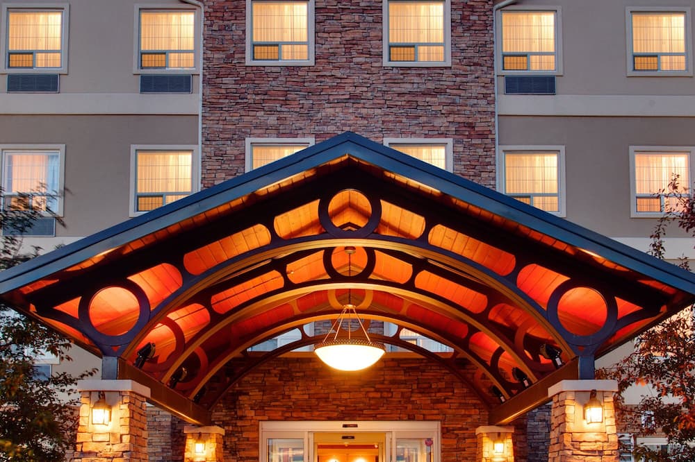 Staybridge Suites Calgary Airport by IHG
