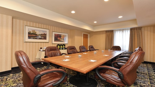 Staybridge Suites Calgary Airport by IHG