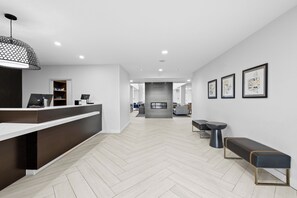 Reception - Staybridge Suites Calgary Airport by IHG (Calgary)