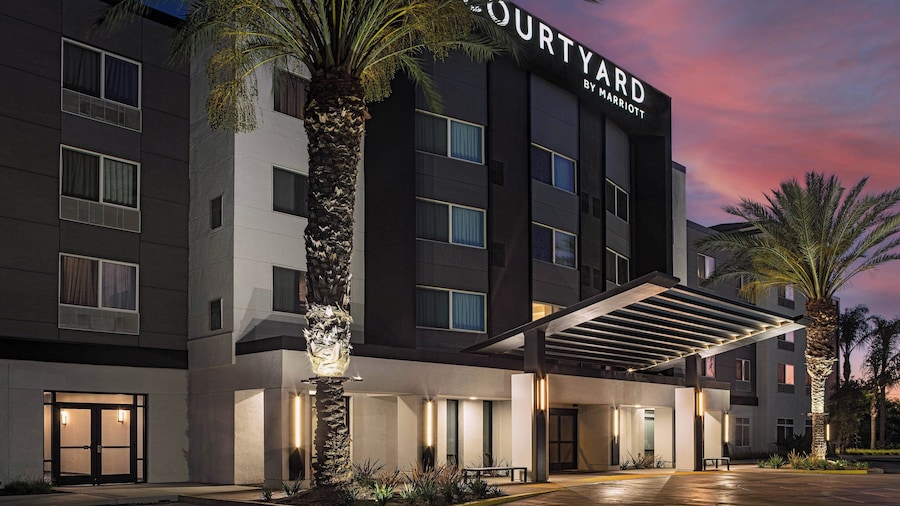 Courtyard Anaheim Resort/Convention Center