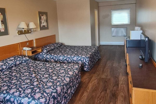 Room, 2 Queen Beds, Non Smoking | Minibar, iron/ironing board, WiFi (free), bed sheets