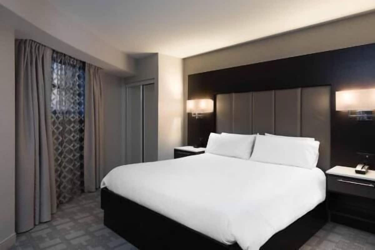 Premium bedding, pillow-top beds, in-room safe, desk