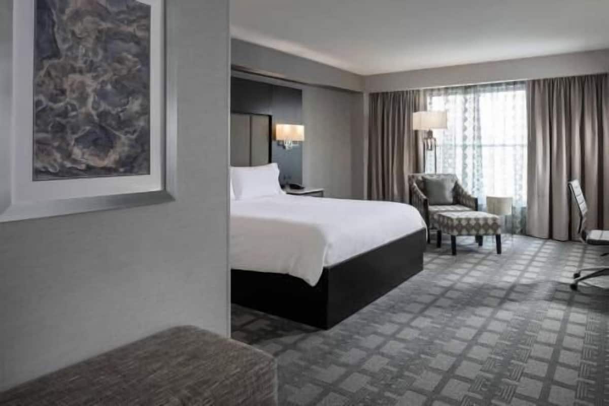 Premium bedding, pillow-top beds, in-room safe, desk