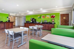Free continental breakfast - Quality Inn & Suites Demopolis (Demopolis)