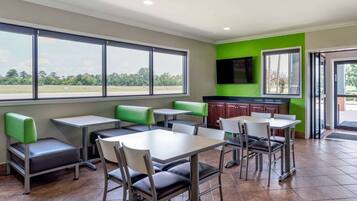 Inbegriffenes kontinentales Frühstück