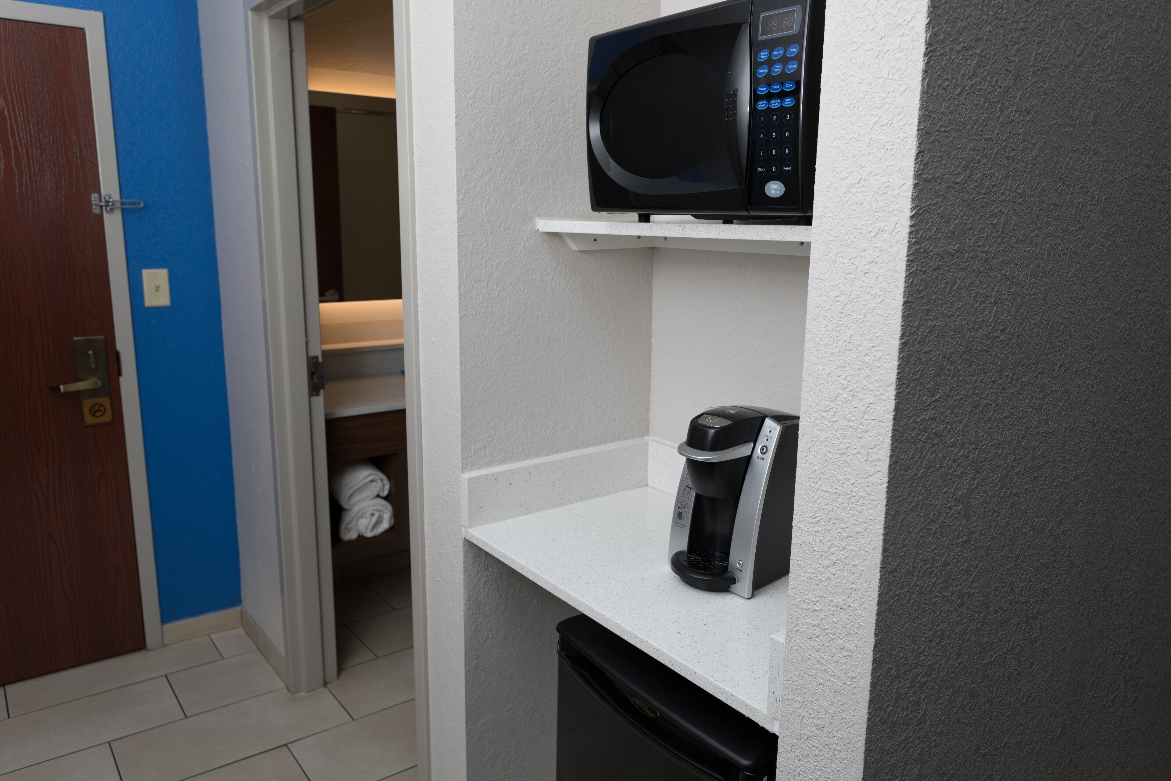 1 bedroom, premium bedding, pillow-top beds, desk