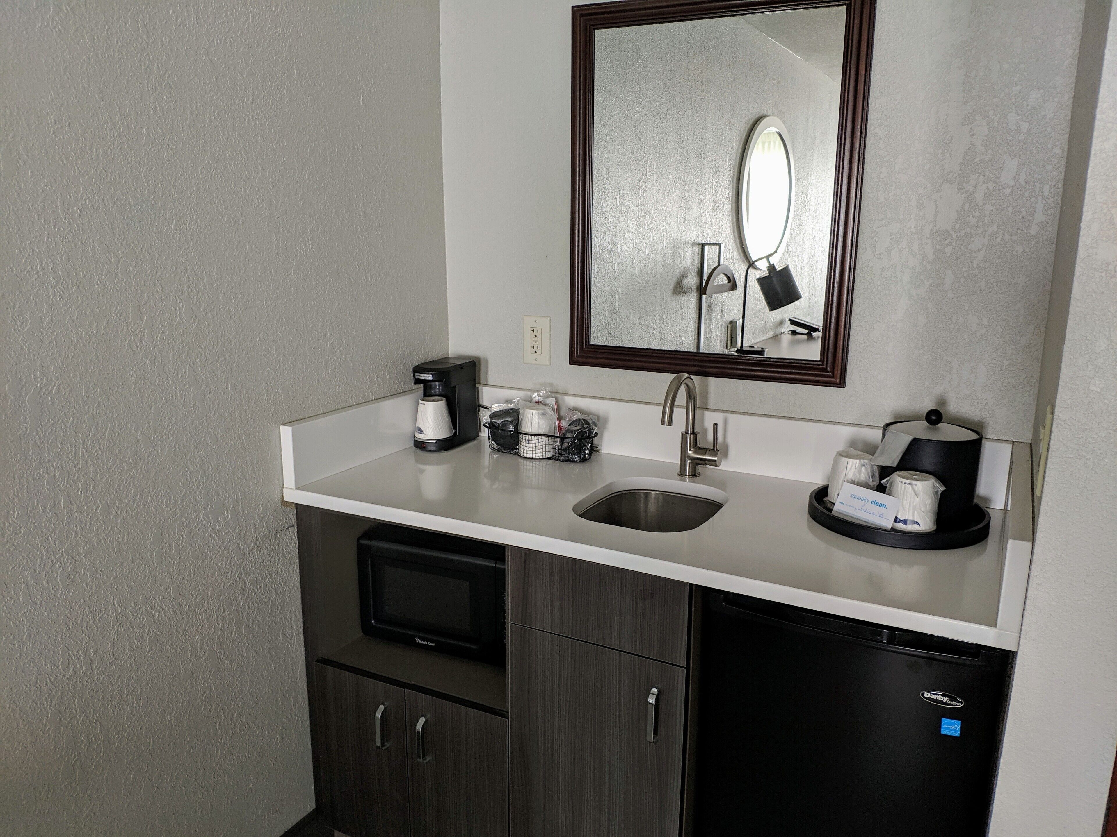 fridge, microwave, coffee/tea maker