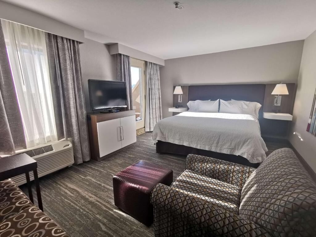 Premium bedding, down comforters, pillowtop beds, in-room safe