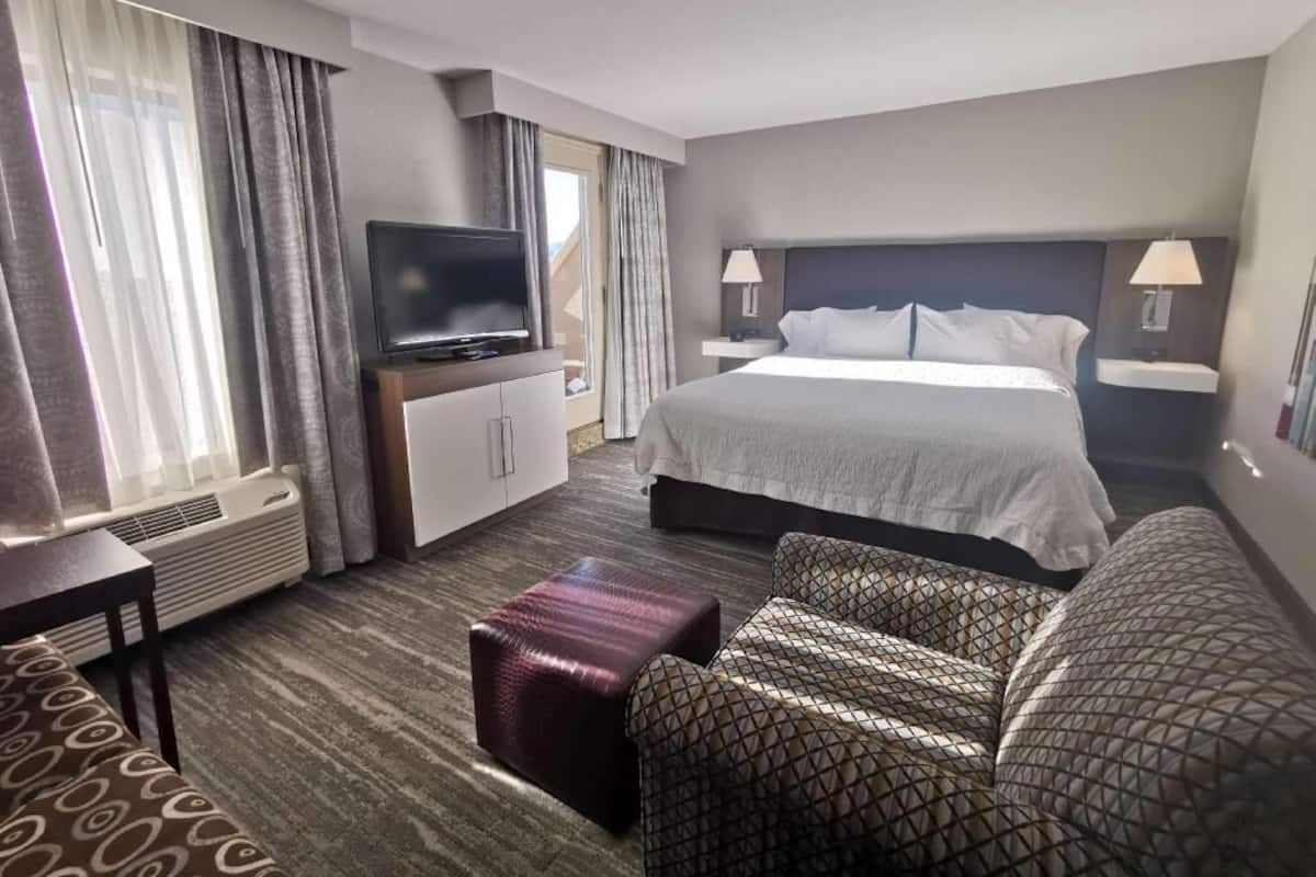 Premium bedding, down comforters, pillowtop beds, in-room safe