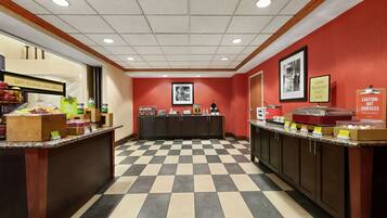 Gratis morgenmadsbuffet hver dag