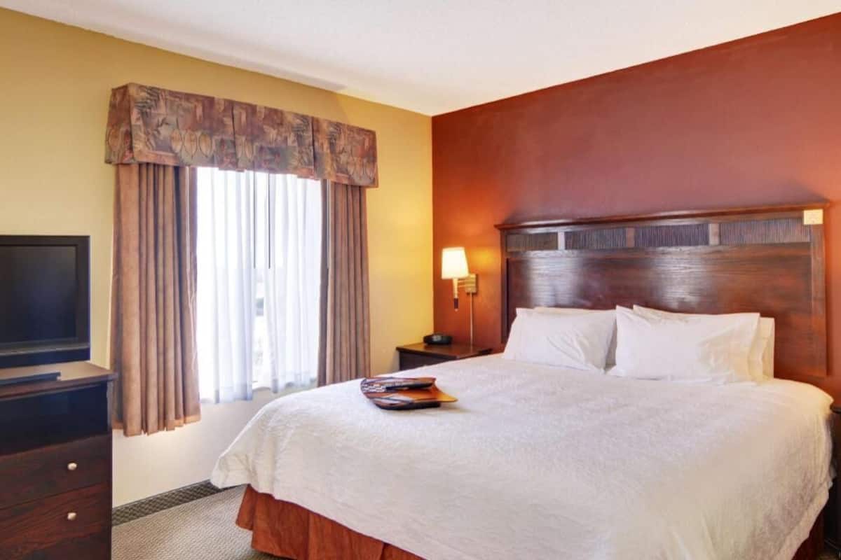 Iron/ironing board, free WiFi, bed sheets, alarm clocks