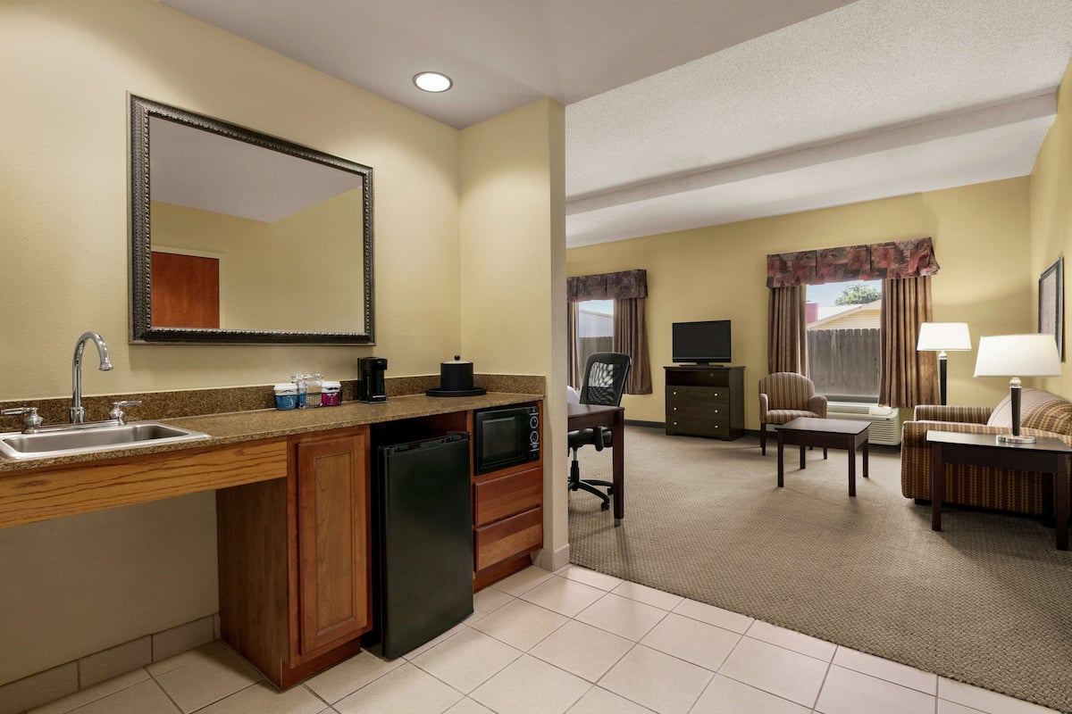 studio, accessible, non smoking | minibar