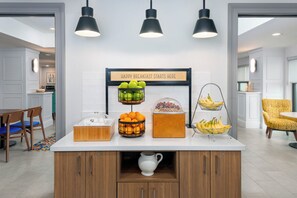 Free daily buffet breakfast - Hampton Inn South Plainfield-Piscataway (South Plainfield)