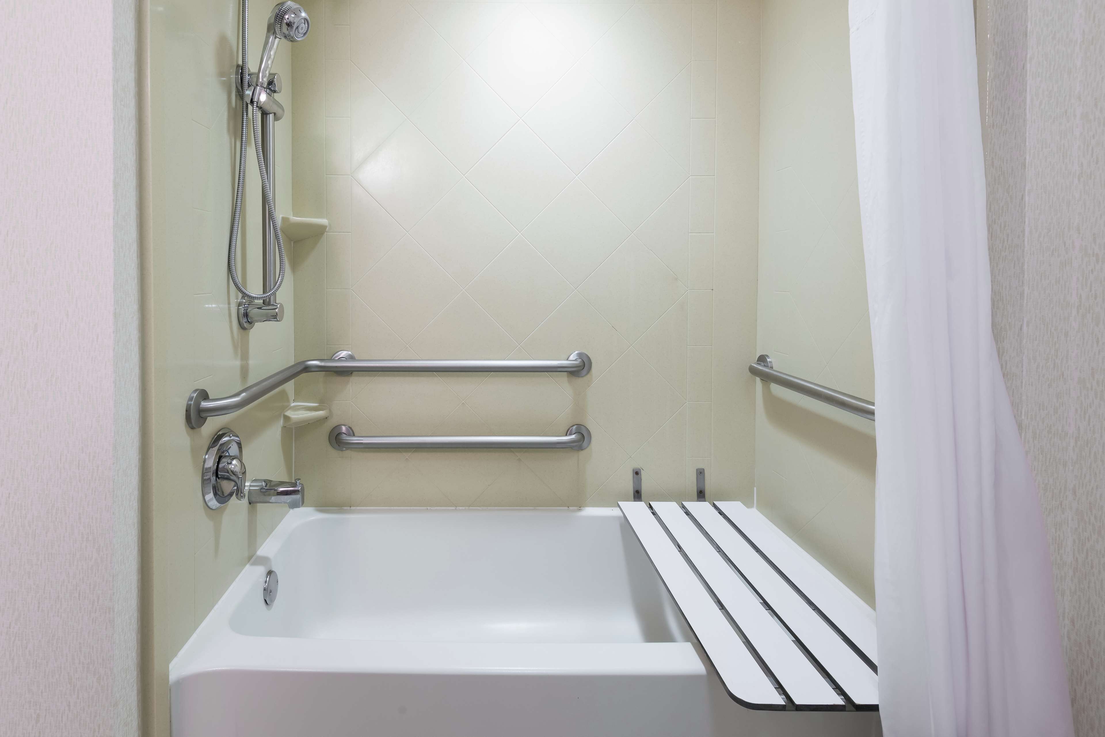 room, 1 king bed, accessible, bathtub | bathroom | combined shower/bathtub, free toiletries, hair dryer, towels