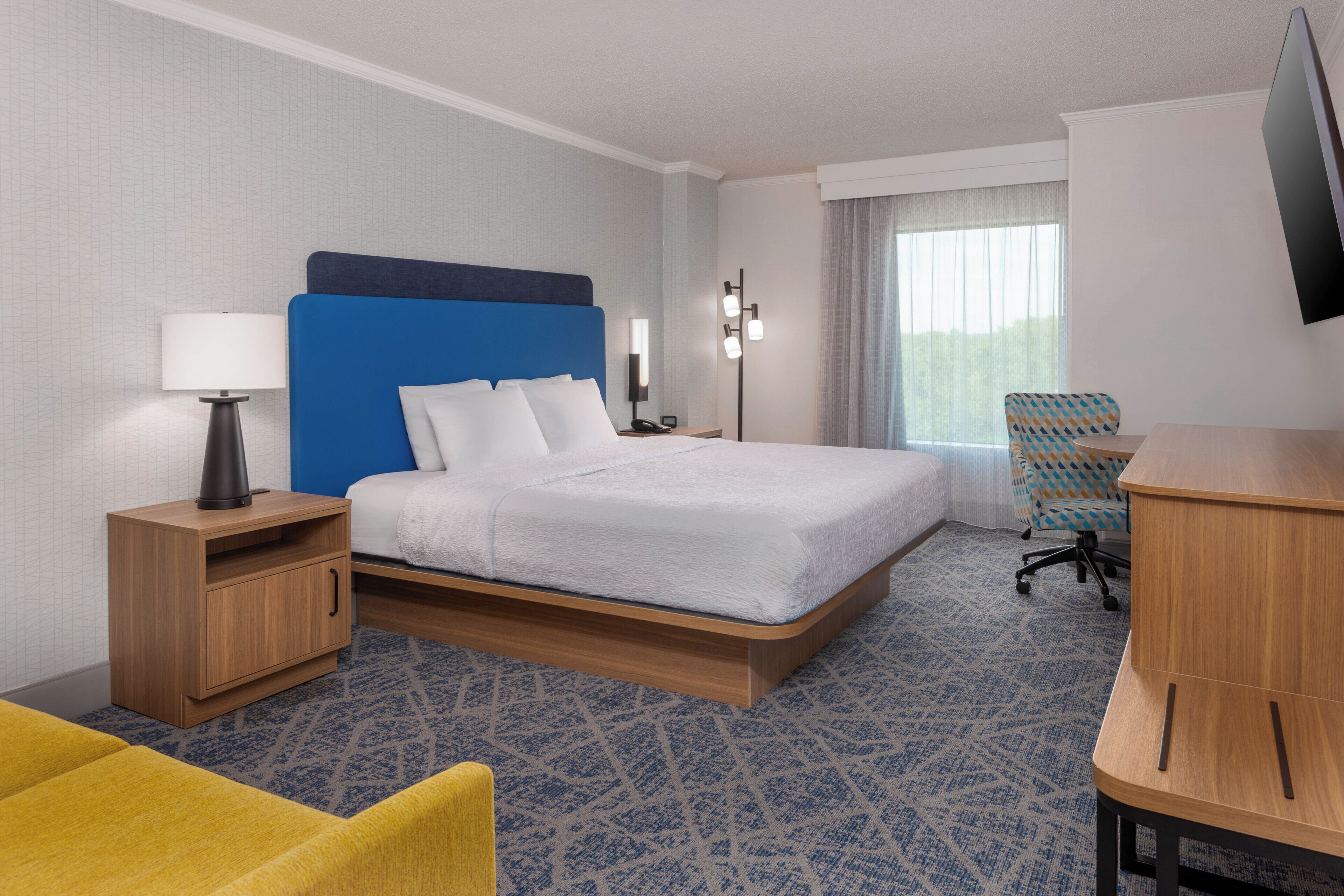 Room, 1 King Bed with Sofa bed, Non Smoking | Premium bedding, desk, blackout drapes, free cribs/infant beds
