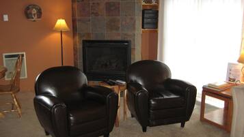 Studio (+ Loft) | Ruang tamu | Pendiangan, pemain DVD