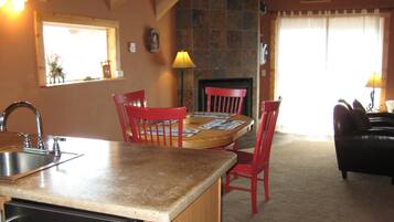 Studio (+ Loft) | Dihias secara berasingan, dilengkapkan perabot secara berasingan