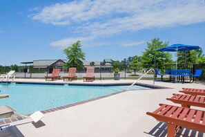 Seasonal outdoor pool - Microtel Inn & Suites by Wyndham Gardendale/Birmingham North (Gardendale)