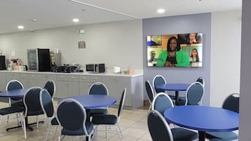 Free daily continental breakfast