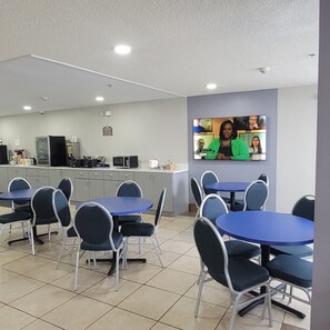 Free daily continental breakfast