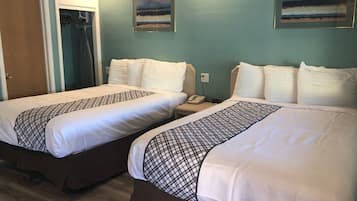 Quarto, 2 camas de casal | Wi-Fi de cortesia, roupa de cama