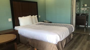 Quarto, 1 cama Queen | Wi-Fi de cortesia, roupa de cama