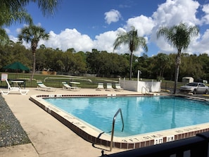 Outdoor pool - Days Inn by Wyndham Kissimmee West (Kissimmee)