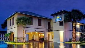 Unclassified image, 4 of 40, button - Days Inn by Wyndham Kissimmee West (Kissimmee)