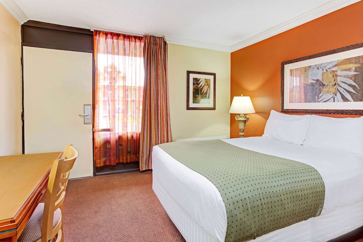 Deluxe Room, 1 King Bed with Sofa bed, Pool View | Desk, laptop workspace, blackout drapes, soundproofing