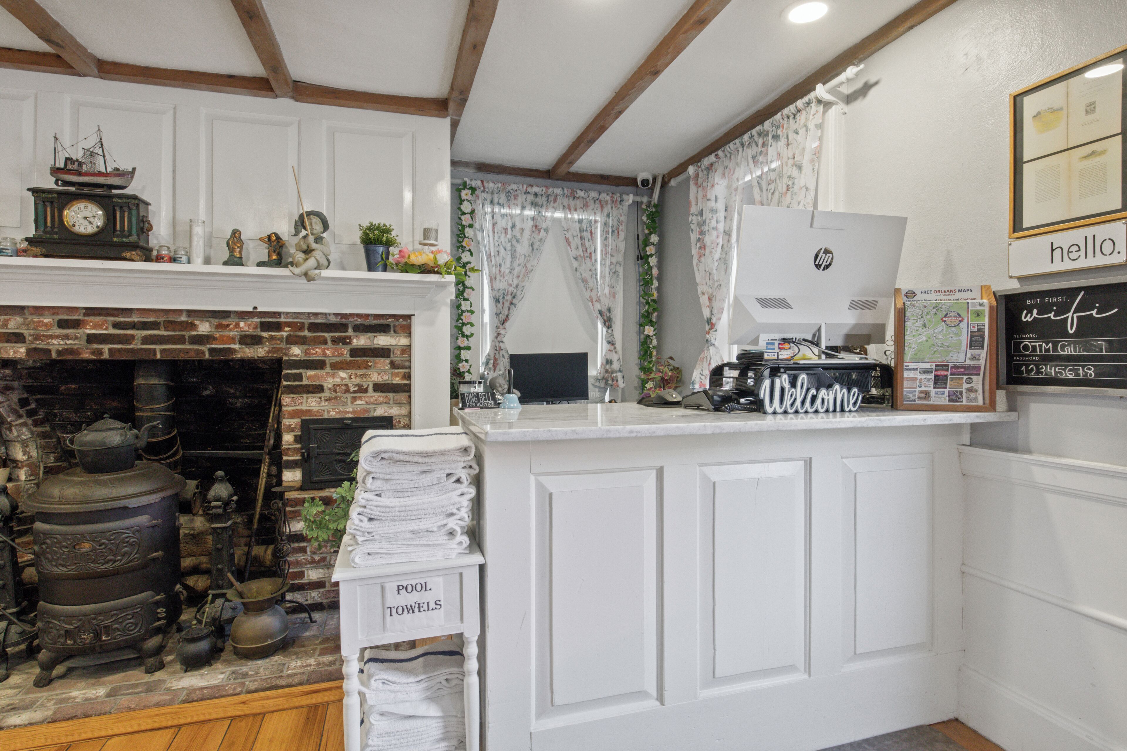 Kios check-in/check-out