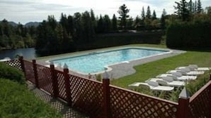 Outdoor pool - Prague Inn Suites And Cottages (Lake Placid)
