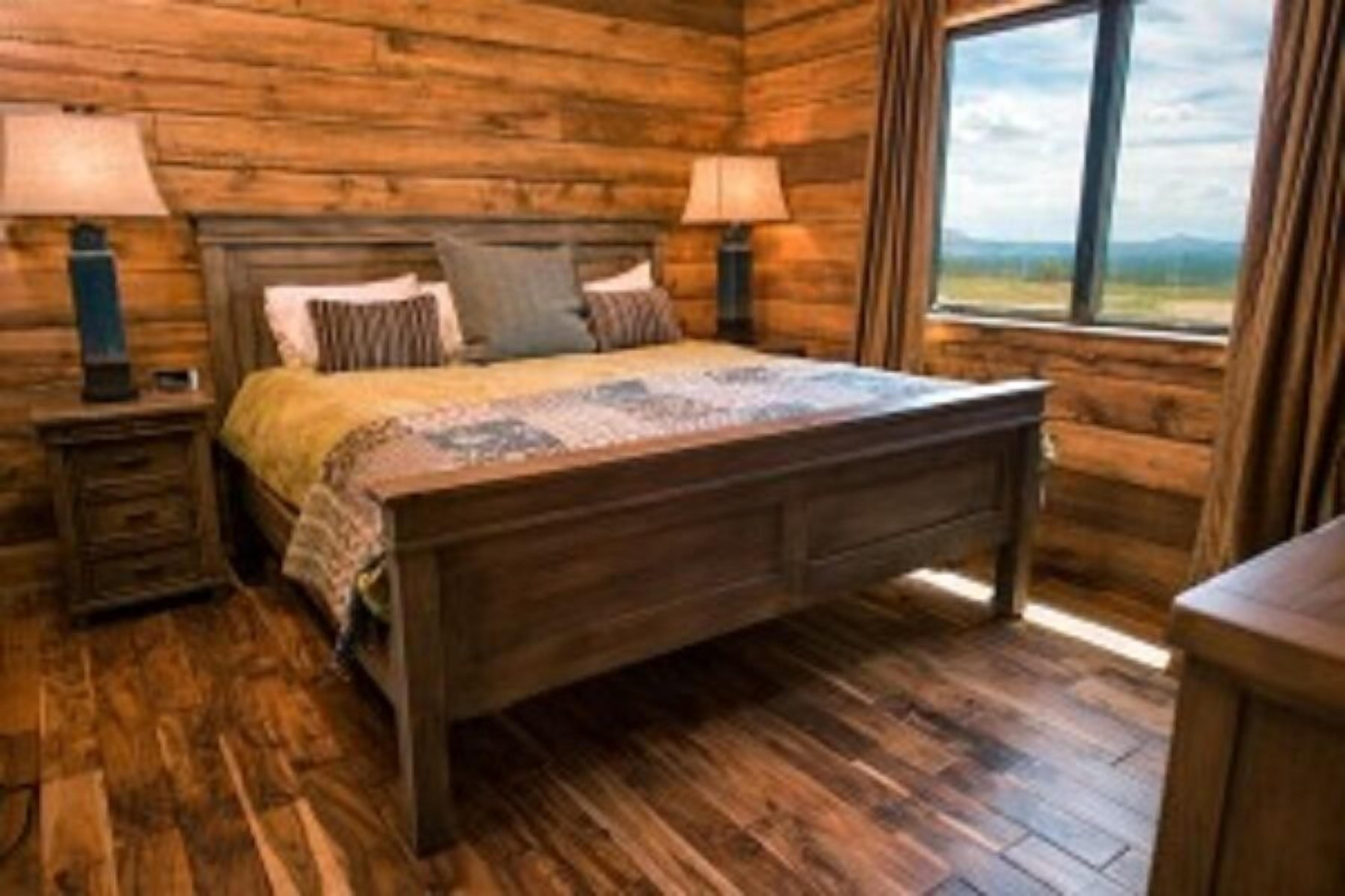 Premium bedding, pillowtop beds, WiFi (free), bed sheets