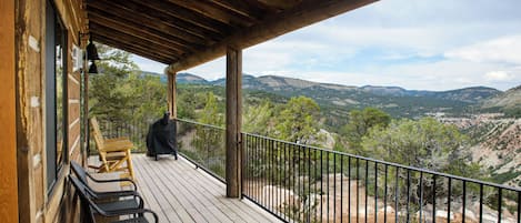 Casa familiar, vista al valle | Terraza o patio