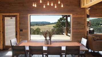 Family House, Valley View | In-room dining