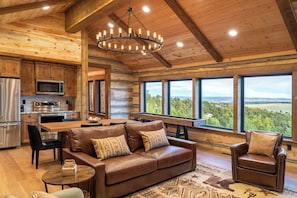 Maison Familiale, vue vallée | Coin séjour