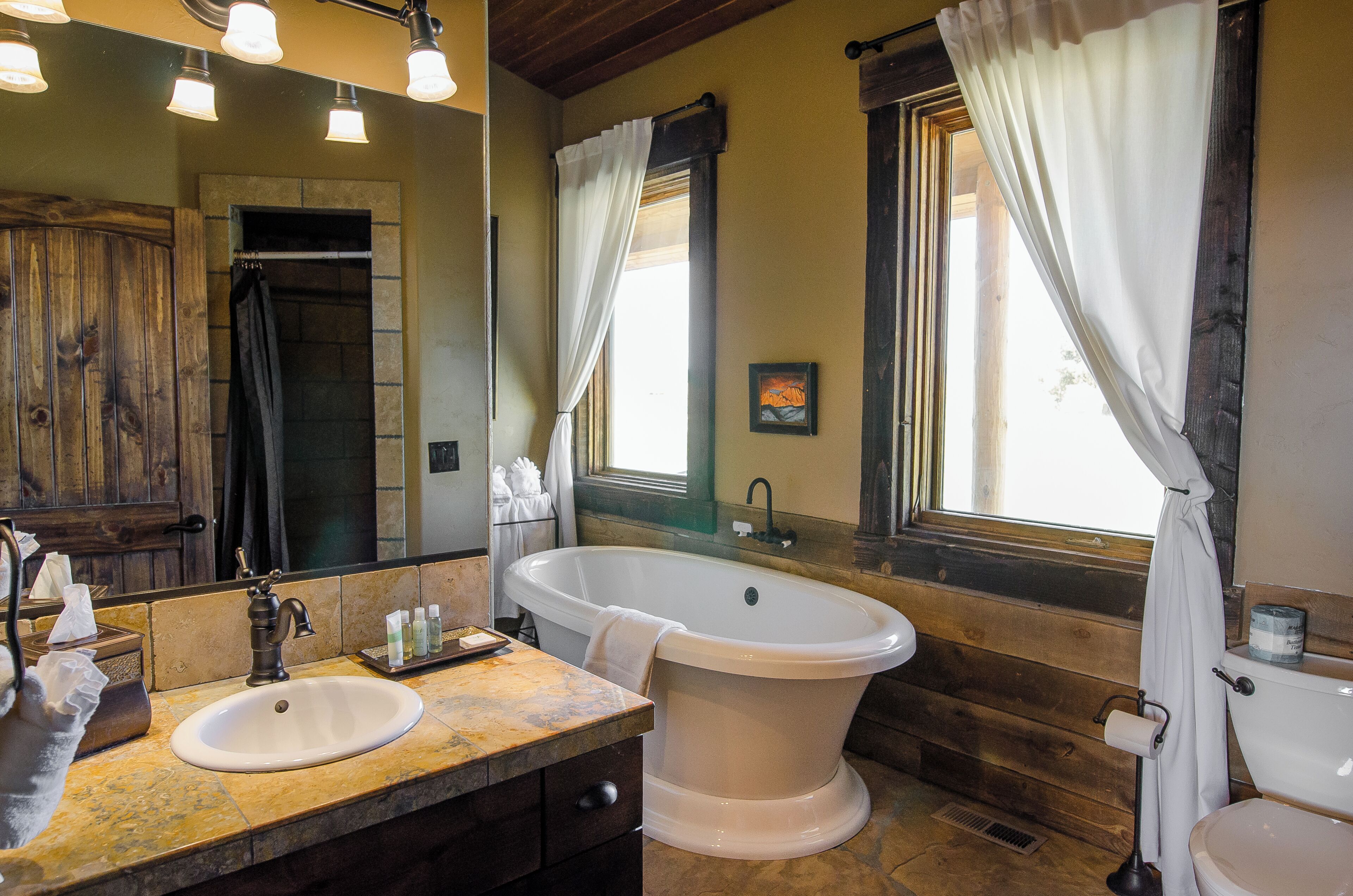 The Rim Cabin | Bathroom
