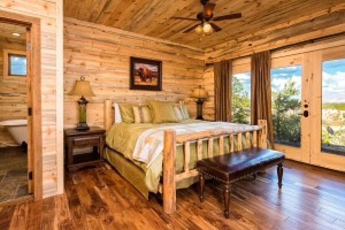 Premium bedding, pillowtop beds, WiFi (free), bed sheets