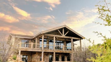 Family House, Valley View | Terrace/patio