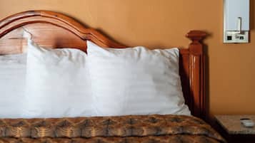 Kamar Single, 1 Tempat Tidur King | Meja kerja, setrika/meja setrika, Wi-Fi gratis, dan seprai linen