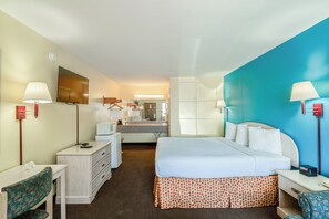 Room, 1 King Bed, Accessible Bathtub, Non Smoking | Hypo-allergenic bedding, desk, free WiFi, bed sheets - Shale Inn Andrews (Andrews)